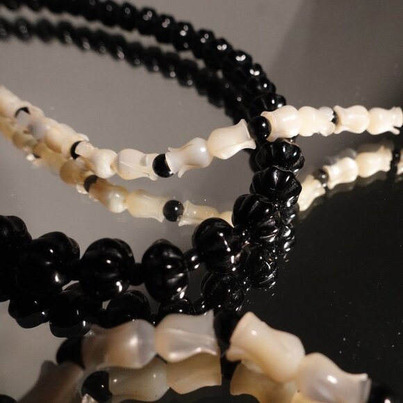 Vintage Black and Shell White floral Beaded Necklace with Shell Ring Accent - Picture 14 of 16